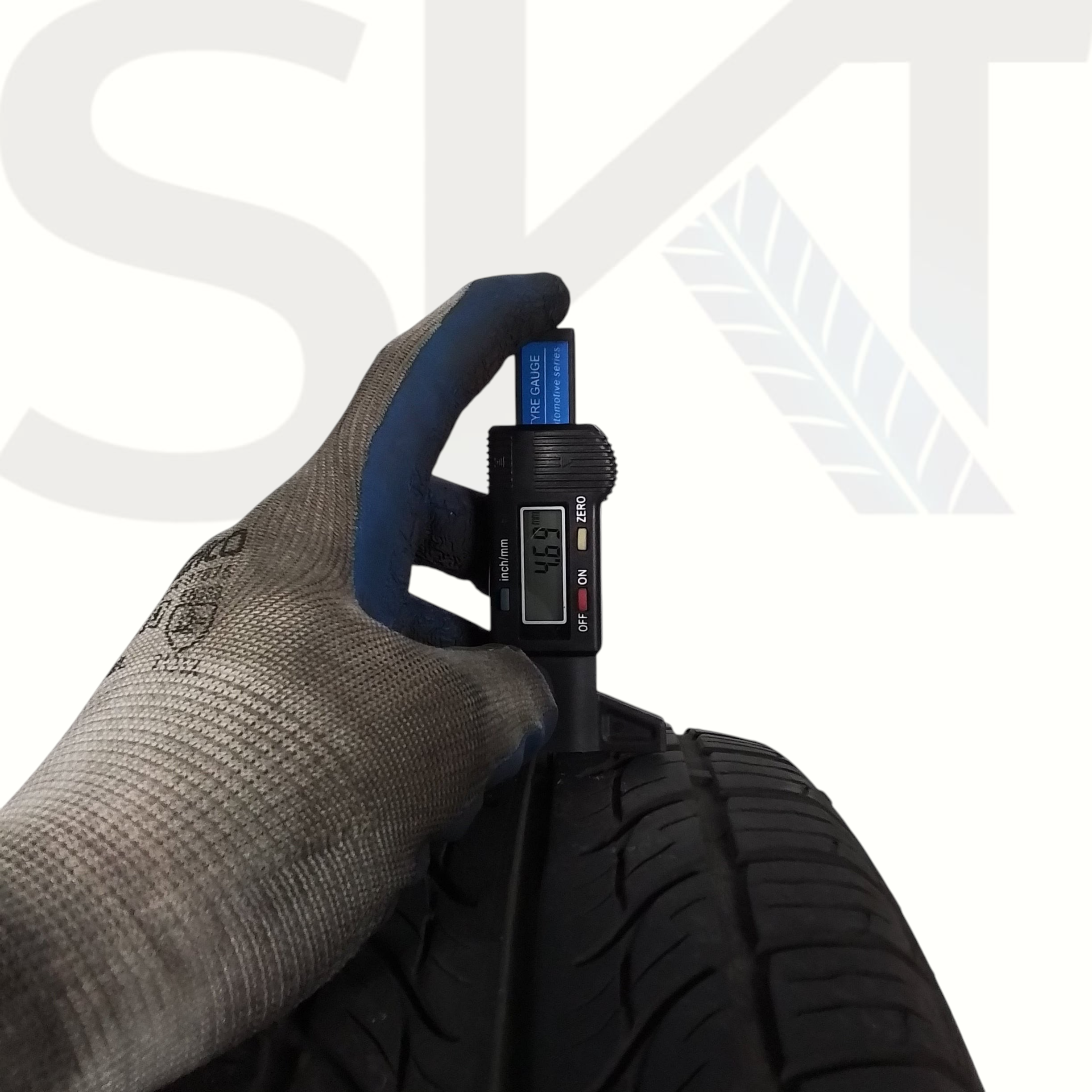 4 Taurus Touring (Michelin) 175 65 14 82H