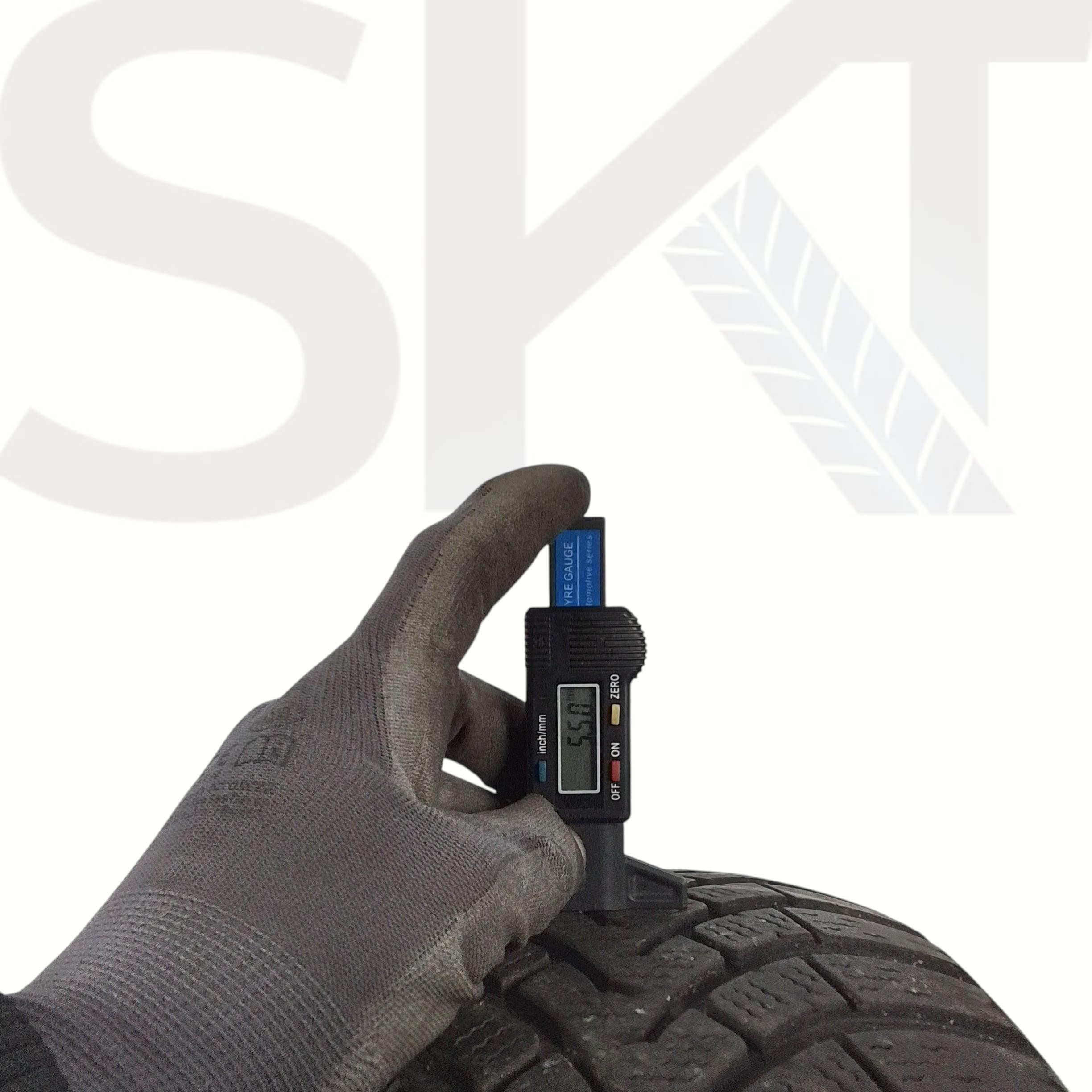 2 Falken 215/60 R17 Eurowinter HS01 SUV  M+S