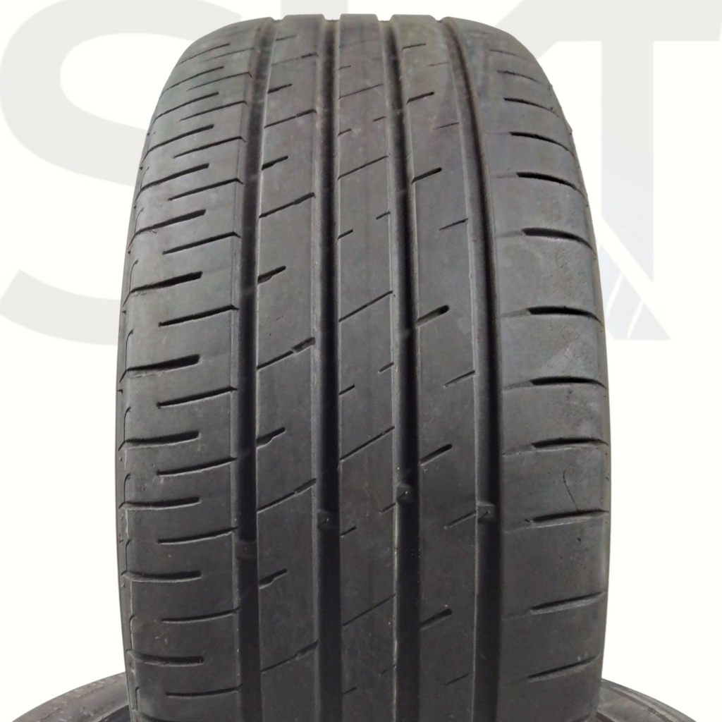2 Momo Toprun M30 215 55 17 98W