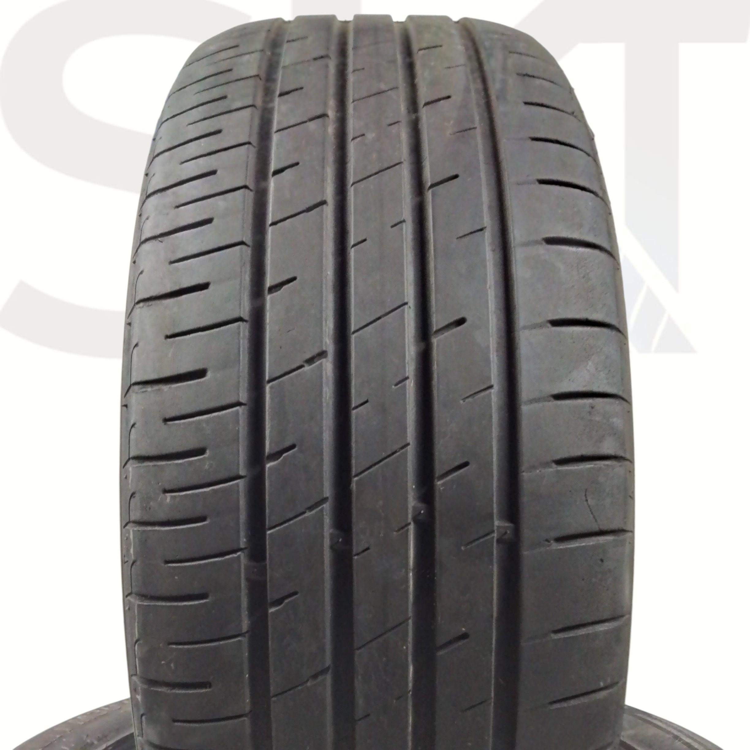 2 Momo Toprun M30 215 55 17 98W