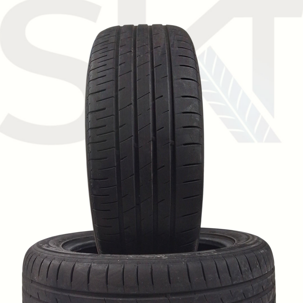 2 Momo Toprun M30 215 55 17 98W