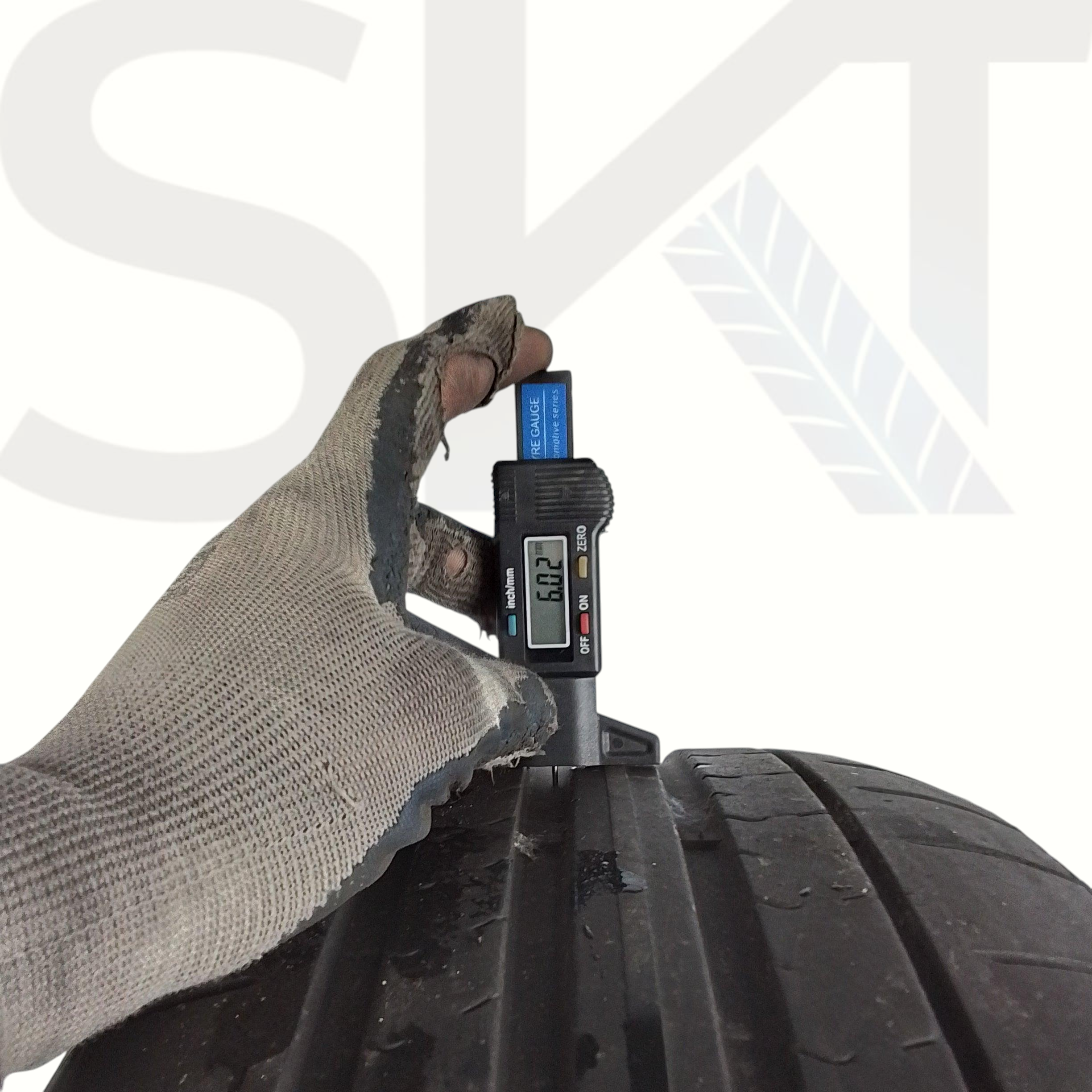 2 Pirelli Pzero  275 40 21 107Y RUN FLAT