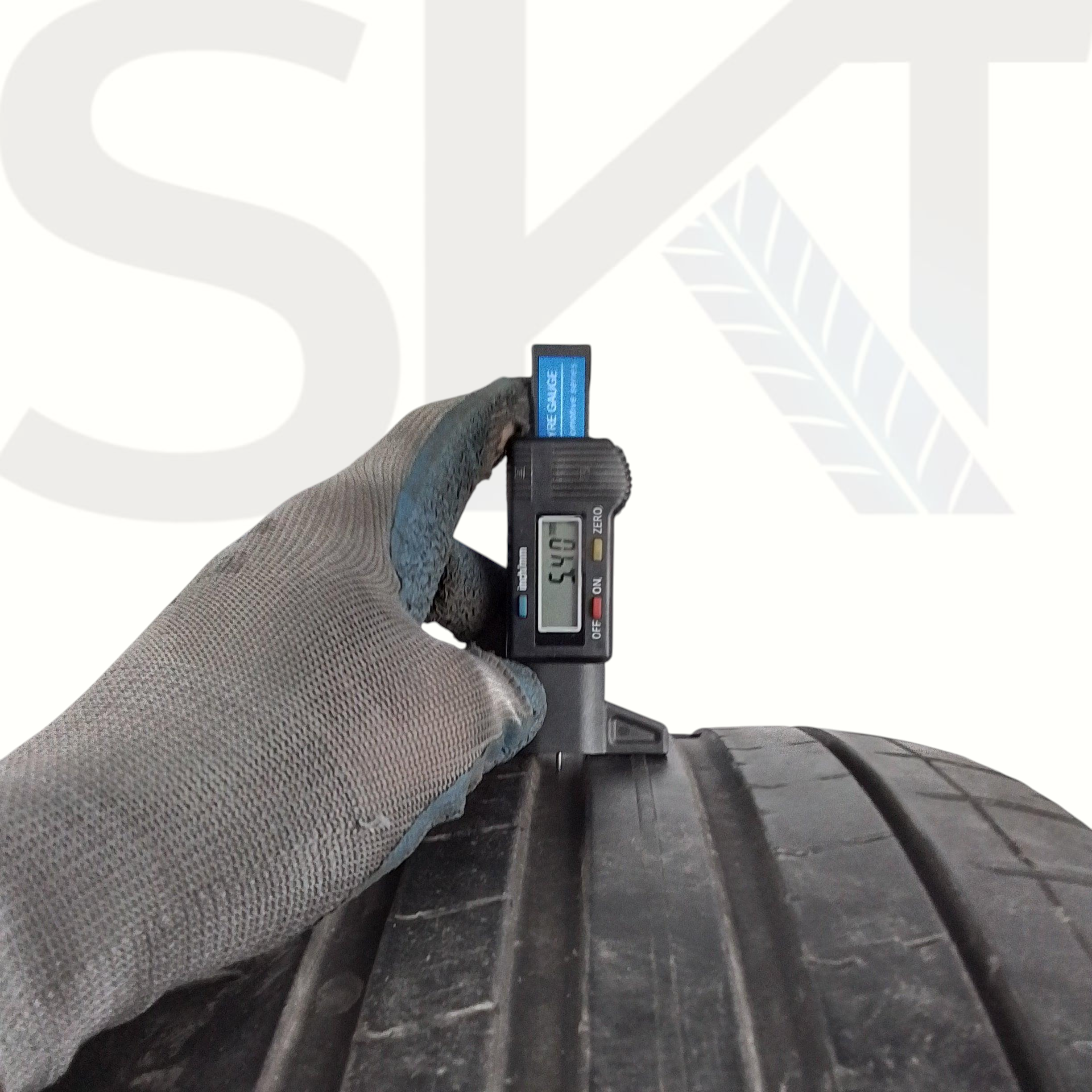 2 Pirelli Pzero 205 40 17 84W