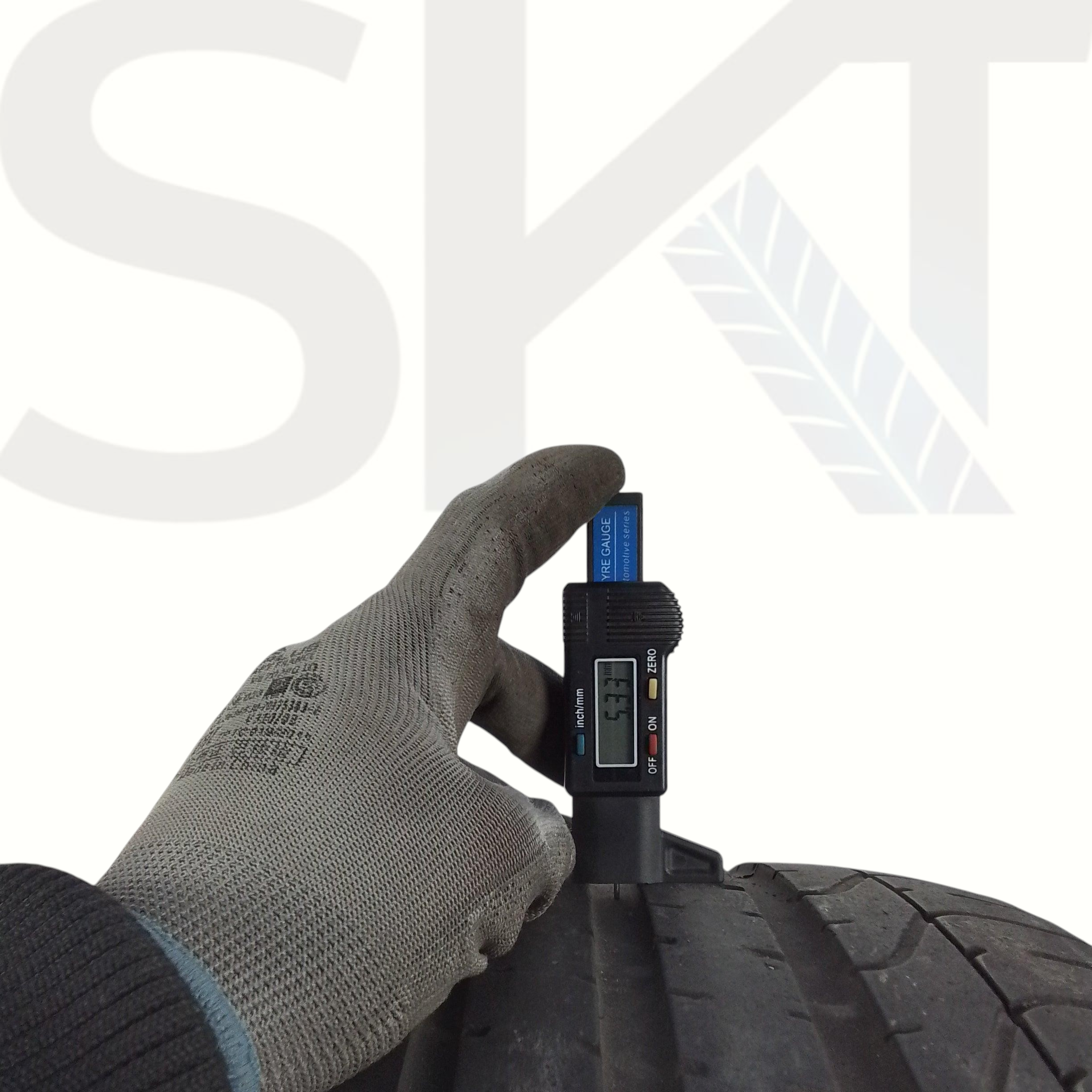 2 Pirelli Pzero Tm 235 35 19 87Y