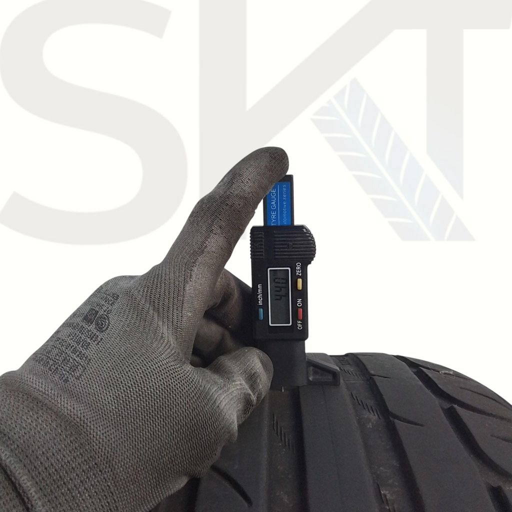 2 Taurus UHP (Michelin) 205 60 16 96W